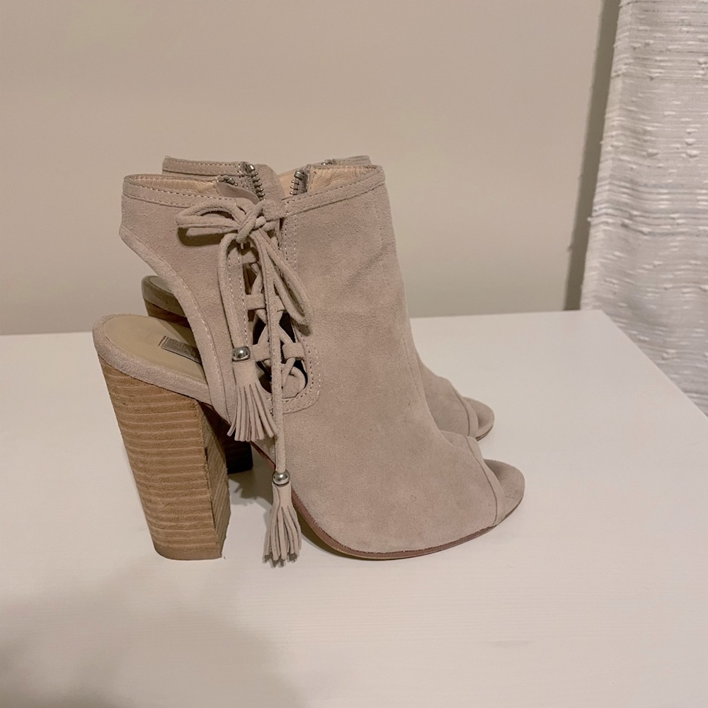 Kristin Cavalari by Chinese Laundry Lace Up Heels